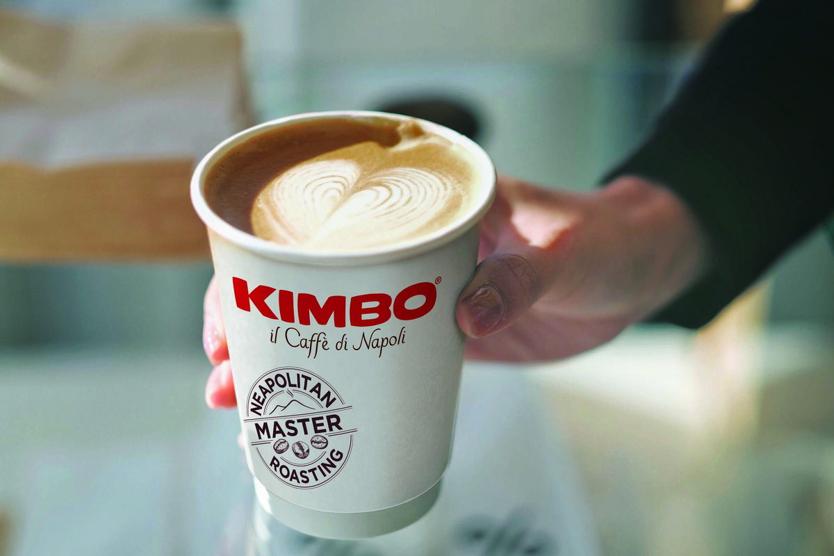 Cappuccino Kimbo cu latte art